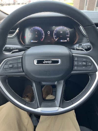 2025 Jeep Grand Cherokee Laredo