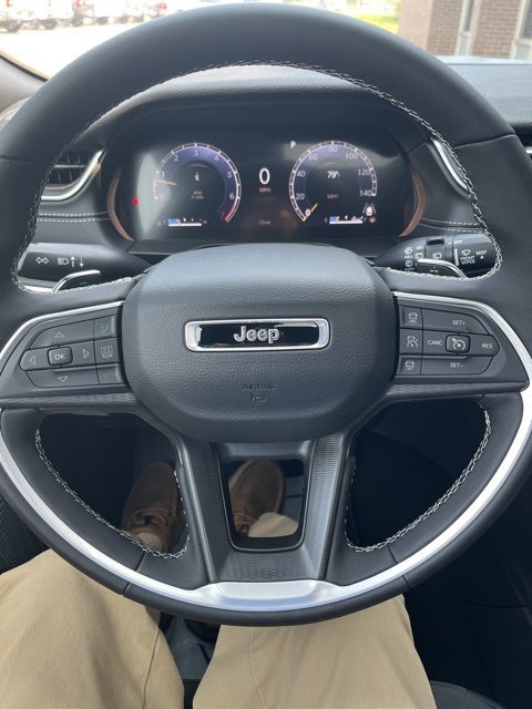 2025 Jeep Grand Cherokee Laredo