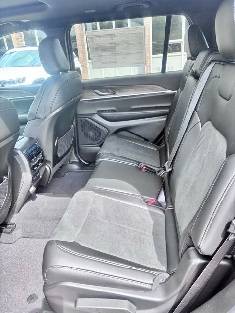 2026 Jeep Grand Cherokee Altitude