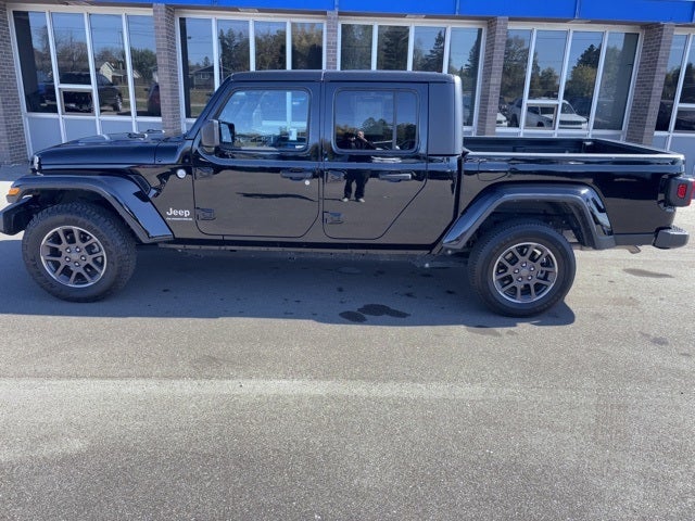 2023 Jeep Gladiator Overland