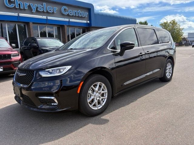 Used 2026 Chrysler Pacifica Select with VIN 2C4RC1BG9TR195721 for sale in Hibbing, Minnesota