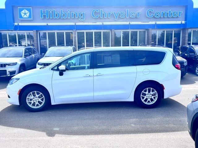 2023 Chrysler Voyager LX