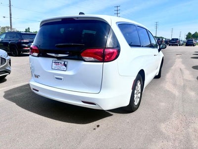 2023 Chrysler Voyager LX