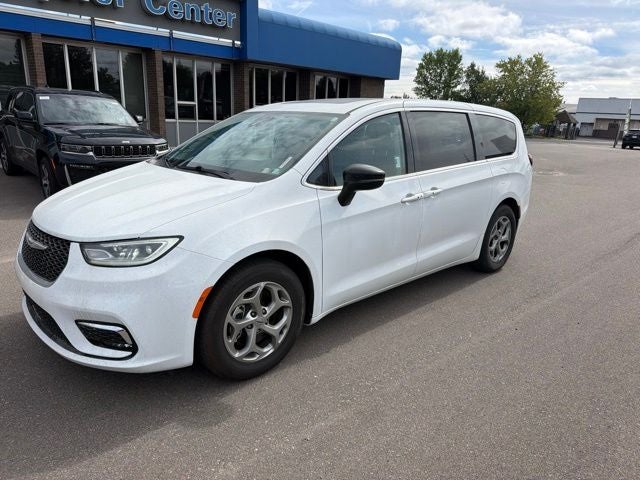 Used 2024 Chrysler Pacifica Limited with VIN 2C4RC1GG6RR143075 for sale in Hibbing, Minnesota