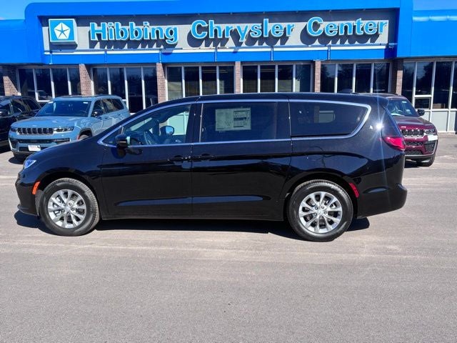 2026 Chrysler Pacifica Limited AWD's photo