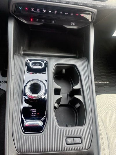 2026 Jeep Cherokee Laredo